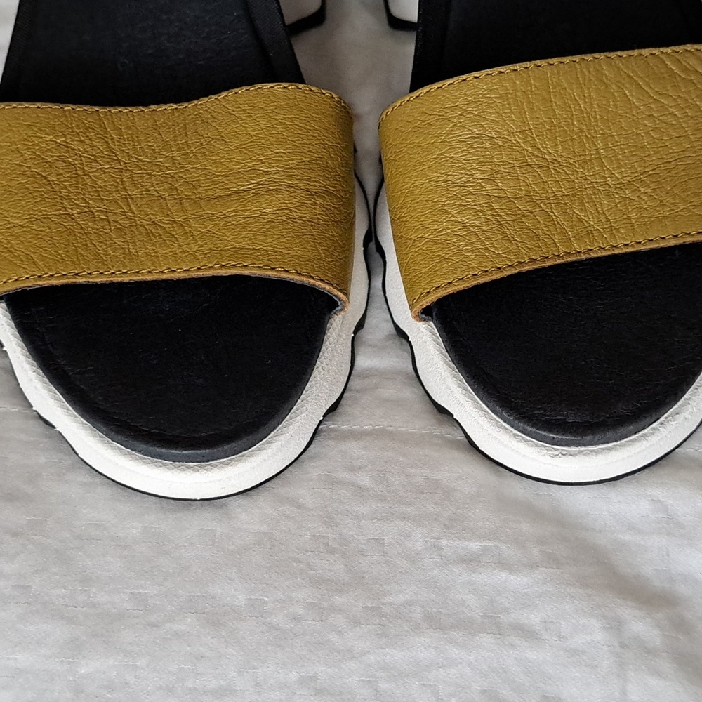 Women’s Olive Green Strap Sandals with Comfort Sole - Picture 4 of 9